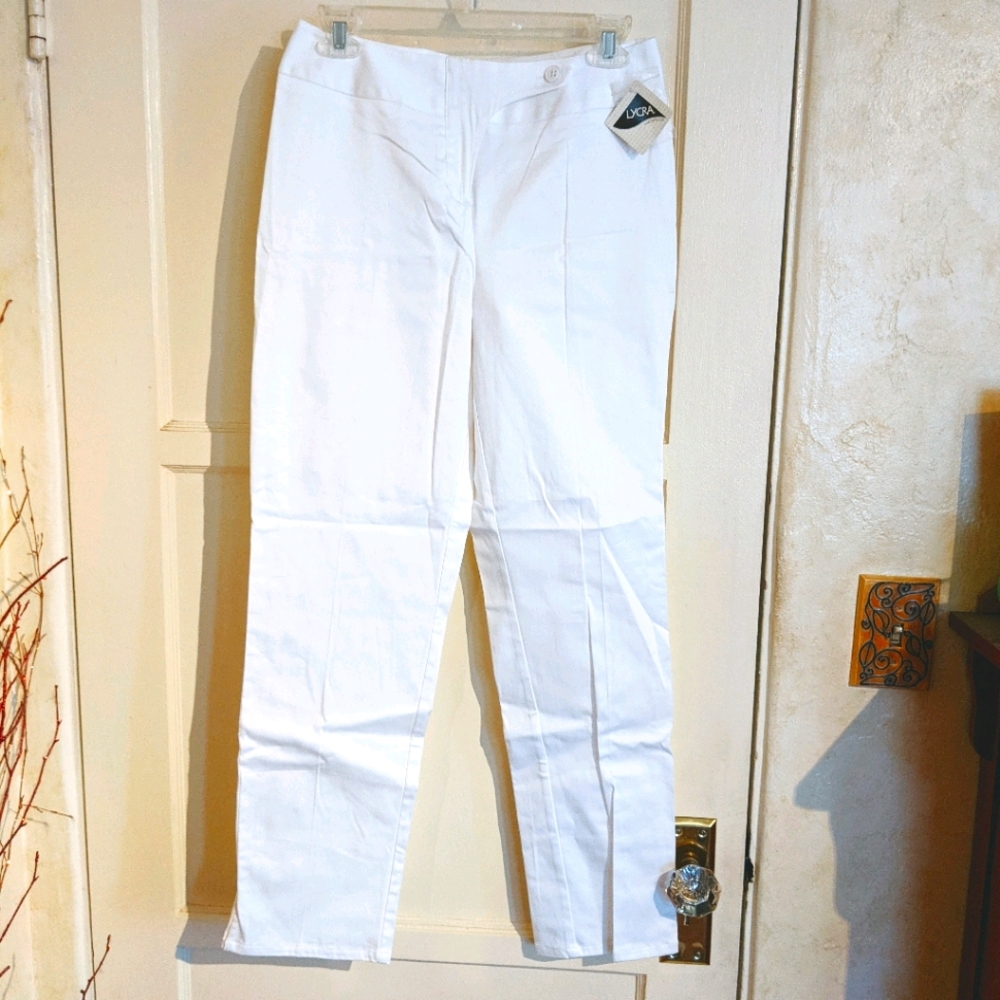 Newport News White Tab Front Capri Pants Size 6